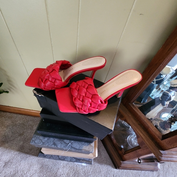 BOOTS - Picture 3 of 5